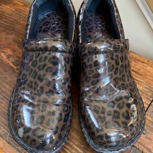 BOC Ladies clogs/shoes Animal Print shoes/clogs  size 7.5